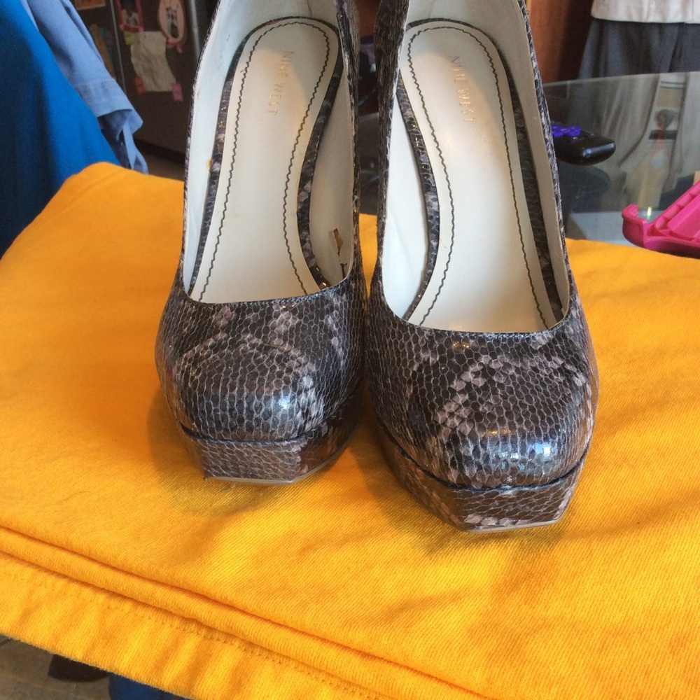 Nine West Black/Grey Hope Floats Faux Snakeskin Platform Heels Size 9M, Used - Picture 2 of 13